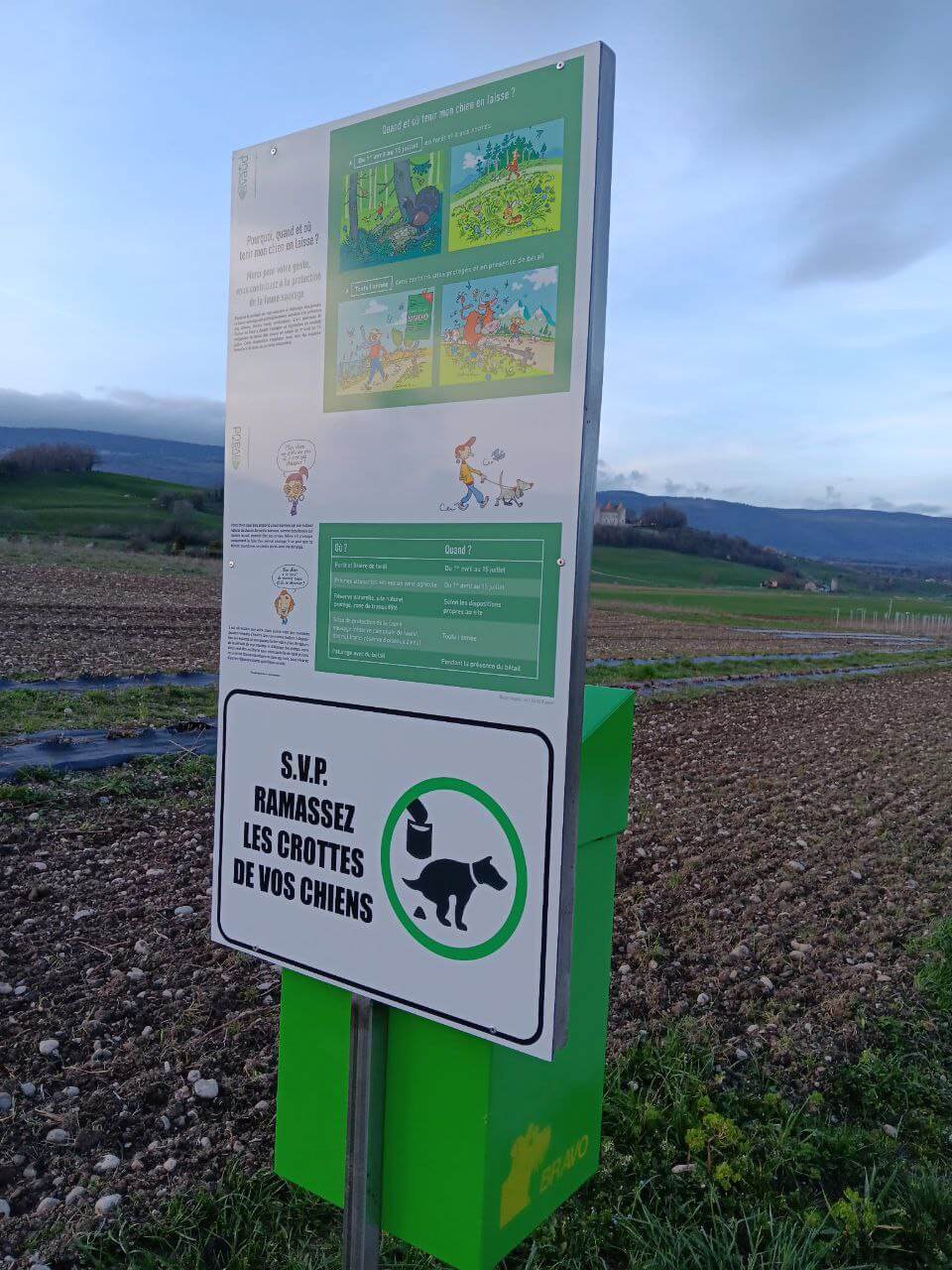 Installations de poubelles pour les propriétaires de chiens